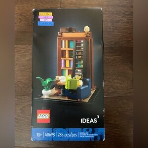 Lego Cozy Bookshelf set